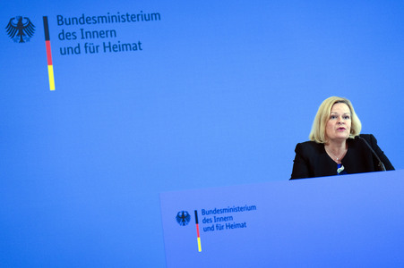 Pressekonferenz zur Bekämpfung der Organisierten Kriminalität und zur Änderung des Sprengstoffgesetzes in Berlin