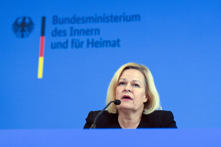 Pressekonferenz zur Bekämpfung der Organisierten Kriminalität und zur Änderung des Sprengstoffgesetzes in Berlin
