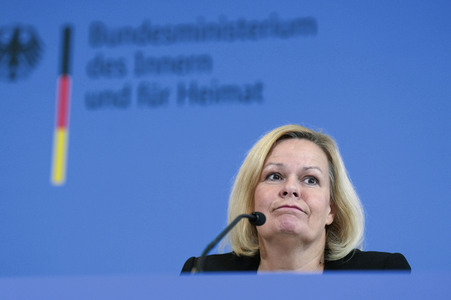 Pressekonferenz zur Bekämpfung der Organisierten Kriminalität und zur Änderung des Sprengstoffgesetzes in Berlin