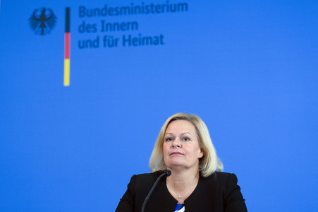 Pressekonferenz zur Bekämpfung der Organisierten Kriminalität und zur Änderung des Sprengstoffgesetzes in Berlin