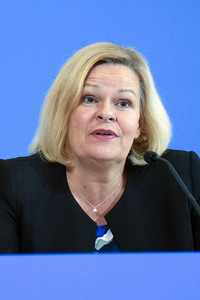 Pressekonferenz zur Bekämpfung der Organisierten Kriminalität und zur Änderung des Sprengstoffgesetzes in Berlin