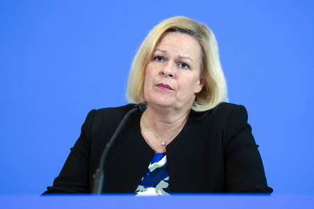 Pressekonferenz zur Bekämpfung der Organisierten Kriminalität und zur Änderung des Sprengstoffgesetzes in Berlin