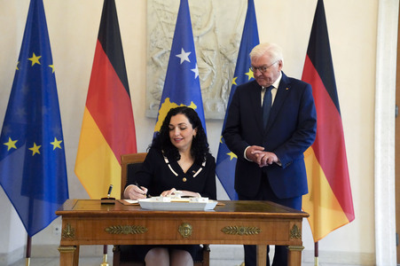 Begrüßung der Präsidentin der Republik Kosovo in Berlin