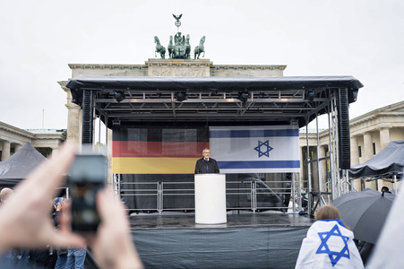 Solidaritätskundgebung für Israel vor dem Brandenburger Tor in Berlin