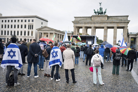 Solidaritätskundgebung für Israel vor dem Brandenburger Tor in Berlin