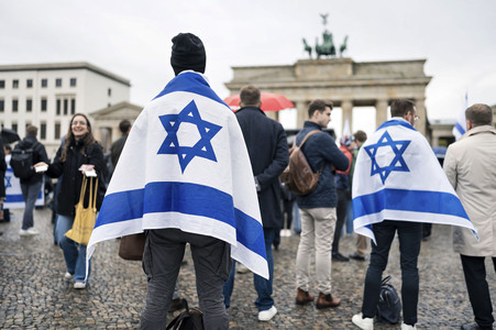 Solidaritätskundgebung für Israel vor dem Brandenburger Tor in Berlin