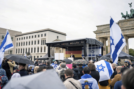 Solidaritätskundgebung für Israel vor dem Brandenburger Tor in Berlin