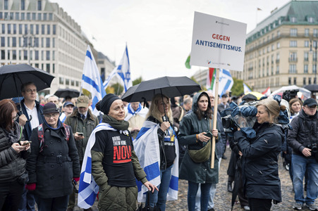 Solidaritätskundgebung für Israel vor dem Brandenburger Tor in Berlin