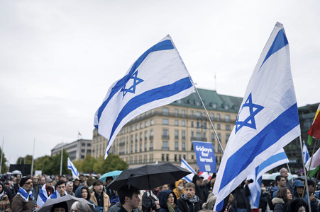Solidaritätskundgebung für Israel vor dem Brandenburger Tor in Berlin