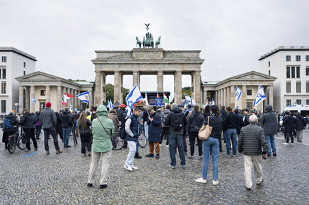Solidaritätskundgebung für Israel vor dem Brandenburger Tor in Berlin