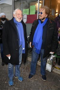 Frank Zander und Prominente unterstützen Caritas-Foodtruck in Berlin