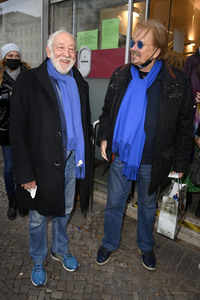Frank Zander und Prominente unterstützen Caritas-Foodtruck in Berlin