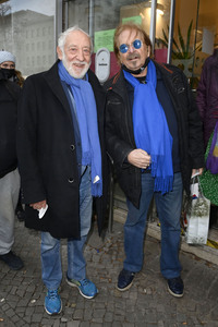 Frank Zander und Prominente unterstützen Caritas-Foodtruck in Berlin