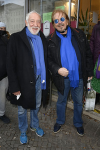Frank Zander und Prominente unterstützen Caritas-Foodtruck in Berlin