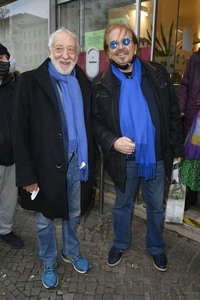 Frank Zander und Prominente unterstützen Caritas-Foodtruck in Berlin