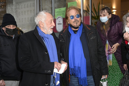 Frank Zander und Prominente unterstützen Caritas-Foodtruck in Berlin