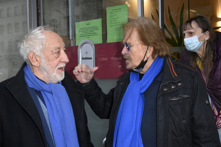 Frank Zander und Prominente unterstützen Caritas-Foodtruck in Berlin