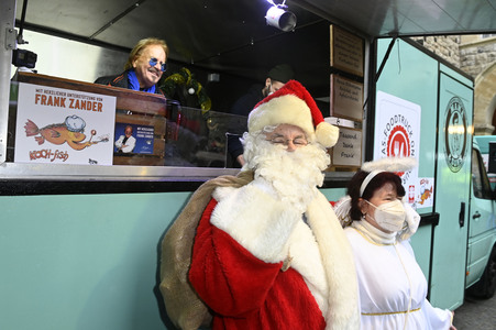 Frank Zander und Prominente unterstützen Caritas-Foodtruck in Berlin