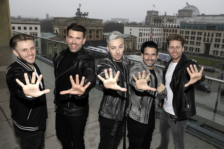 Photocall zur Silvestershow 'Celebrate at the Gate - Willkommen 2022' in Berlin