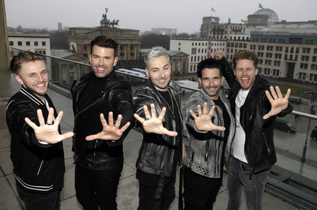 Photocall zur Silvestershow 'Celebrate at the Gate - Willkommen 2022' in Berlin