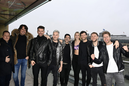 Photocall zur Silvestershow 'Celebrate at the Gate - Willkommen 2022' in Berlin