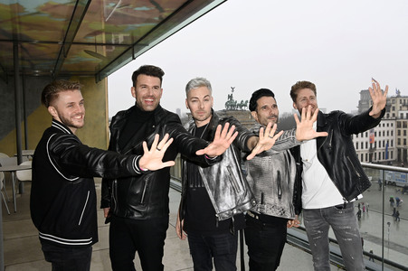 Photocall zur Silvestershow 'Celebrate at the Gate - Willkommen 2022' in Berlin