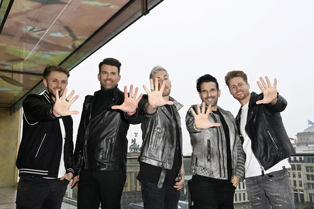 Photocall zur Silvestershow 'Celebrate at the Gate - Willkommen 2022' in Berlin