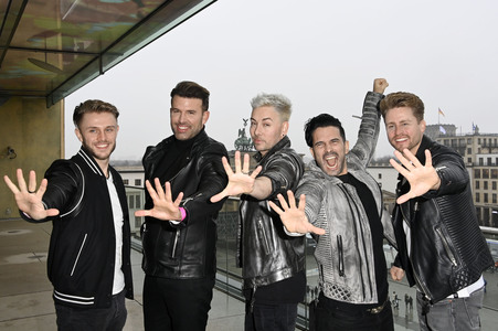 Photocall zur Silvestershow 'Celebrate at the Gate - Willkommen 2022' in Berlin
