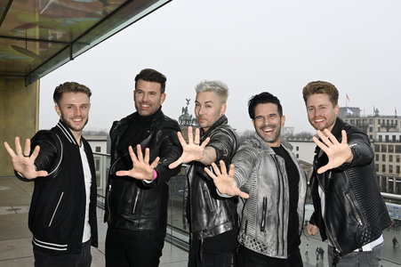 Photocall zur Silvestershow 'Celebrate at the Gate - Willkommen 2022' in Berlin
