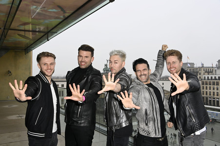 Photocall zur Silvestershow 'Celebrate at the Gate - Willkommen 2022' in Berlin