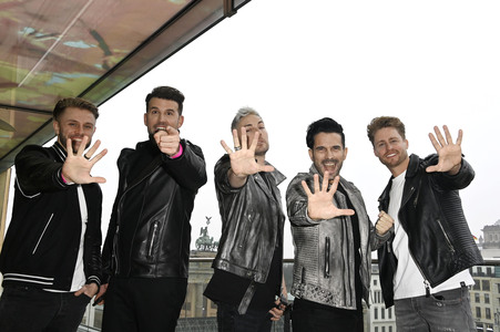 Photocall zur Silvestershow 'Celebrate at the Gate - Willkommen 2022' in Berlin