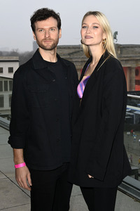 Photocall zur Silvestershow 'Celebrate at the Gate - Willkommen 2022' in Berlin