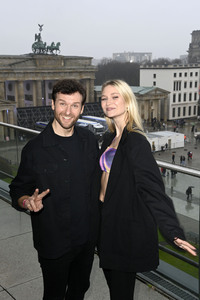 Photocall zur Silvestershow 'Celebrate at the Gate - Willkommen 2022' in Berlin