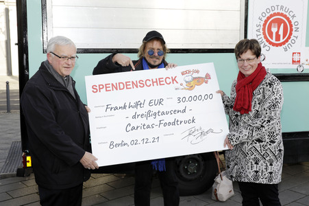 Frank Zander unterstützt Caritas-Foodtruck in Berlin