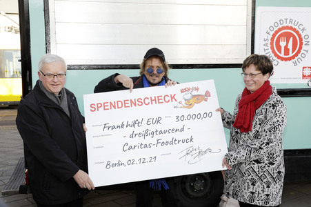 Frank Zander unterstützt Caritas-Foodtruck in Berlin