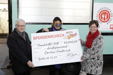 Frank Zander unterstützt Caritas-Foodtruck in Berlin