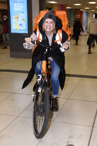 Monica Ivancan eröffnet Wunschbaum in München