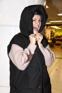 Monica Ivancan eröffnet Wunschbaum in München