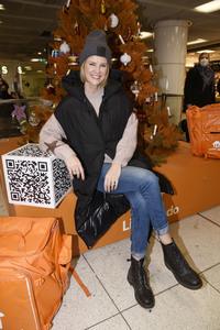 Monica Ivancan eröffnet Wunschbaum in München