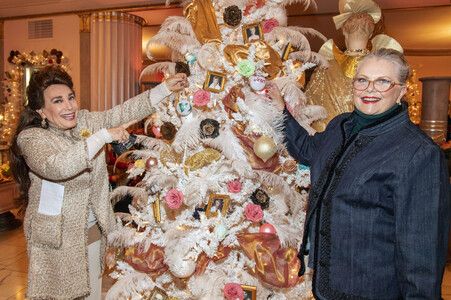 Weihnachtsbaumschmücken im Hollywood Museum in Los Angeles