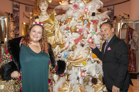 Weihnachtsbaumschmücken im Hollywood Museum in Los Angeles