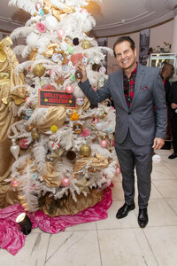 Weihnachtsbaumschmücken im Hollywood Museum in Los Angeles