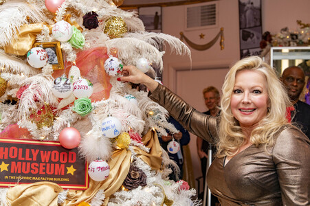 Weihnachtsbaumschmücken im Hollywood Museum in Los Angeles