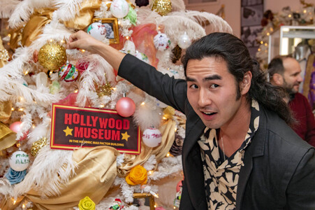 Weihnachtsbaumschmücken im Hollywood Museum in Los Angeles