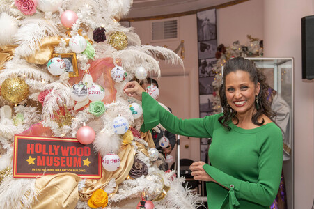 Weihnachtsbaumschmücken im Hollywood Museum in Los Angeles