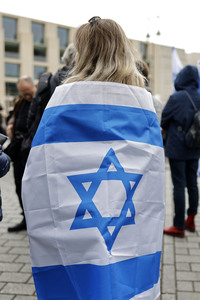Demonstration zum Jahrestag des Hamas-Massakers in Israel in Berlin