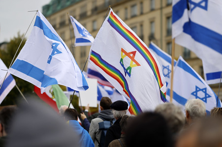 Demonstration zum Jahrestag des Hamas-Massakers in Israel in Berlin
