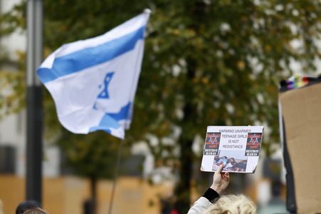 Demonstration zum Jahrestag des Hamas-Massakers in Israel in Berlin
