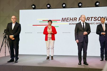 Pressetermin zur Unterzeichnung des Koalitionsvertrages in Berlin