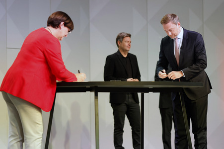 Pressetermin zur Unterzeichnung des Koalitionsvertrages in Berlin